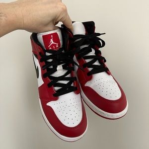 Jordan 1 mid Chicago 2020